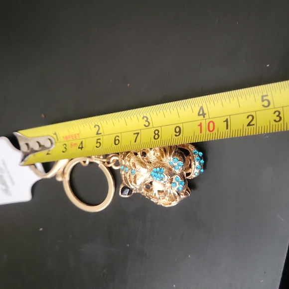 GOLDEN METAL AND RHINESTONES KEYCHAIN. - Picture 5 of 6